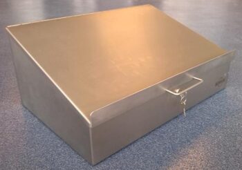 Blokvlak lessenaar 60x40x18cm. wandmodel, roestvrij staal