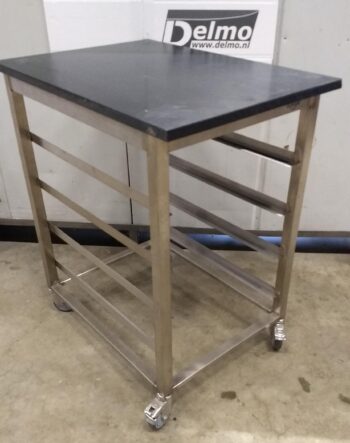 Blokvlak verrijdbare bijzettafel 50x70x80(H)cm. ZONDER kratten